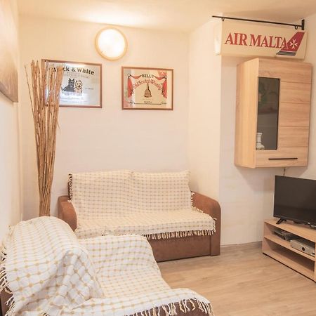 Central Villa Flatlet With Pool - Free Parking And Wifi Lija 外观 照片